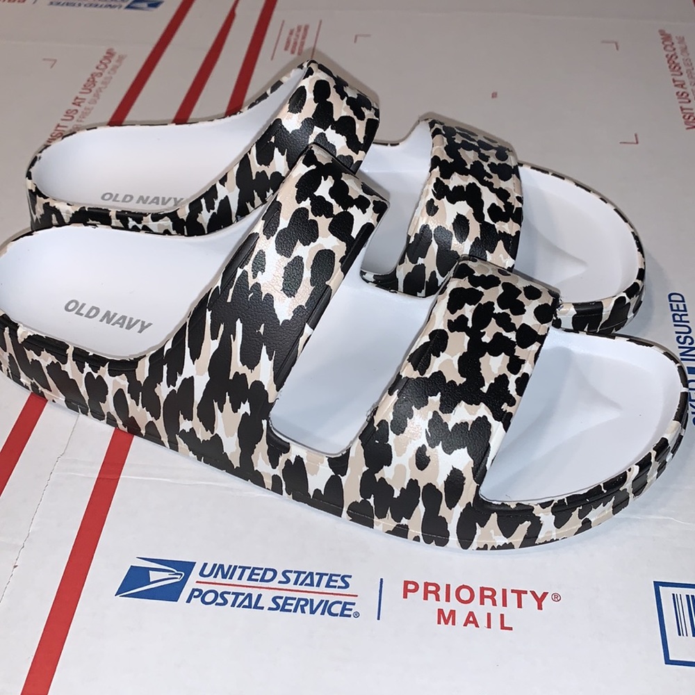Old Navy Slides - Picture 4 of 7
